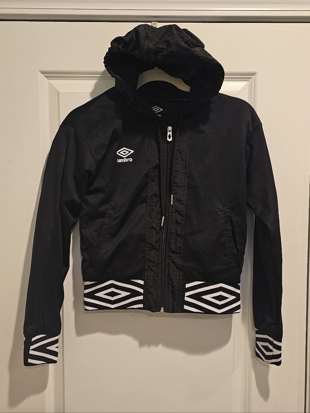 Umbro High Quality Heavy Mesh Soccer Windbreaker Xs Black And White - Picture 1 of 8